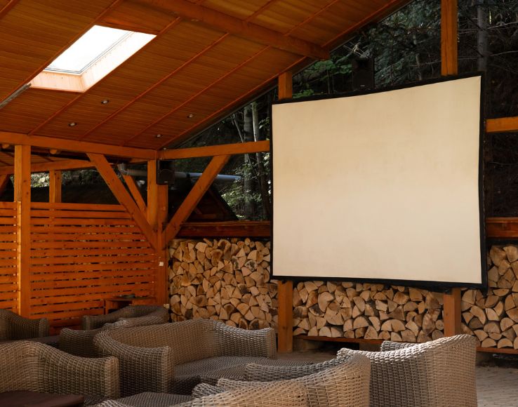 Outdoor Home Theater in Alpine, NJ